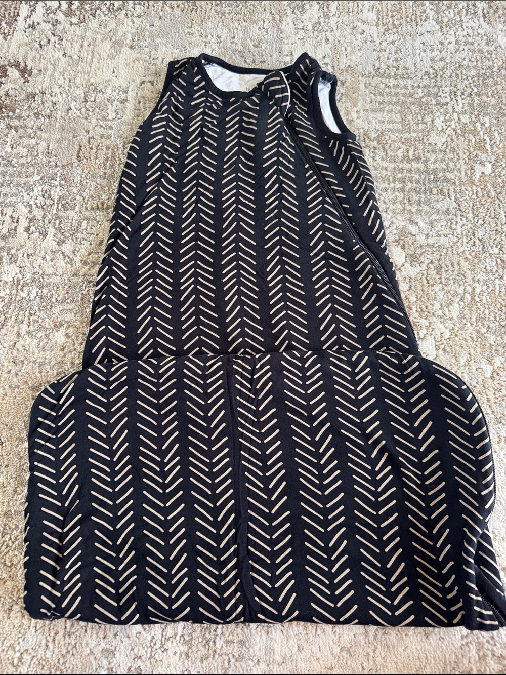 Kyte BABY Black and Cream Herringbone Sleep Sack with Chevron Stripe Pattern - L